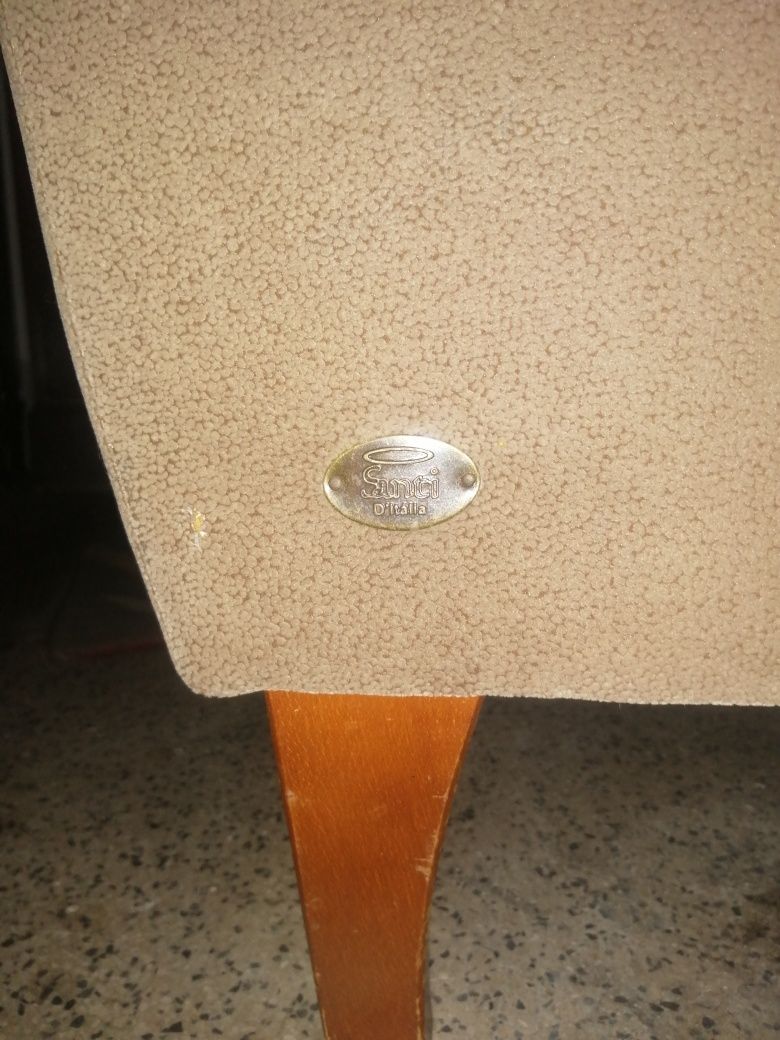 Sofa individual, Italiano