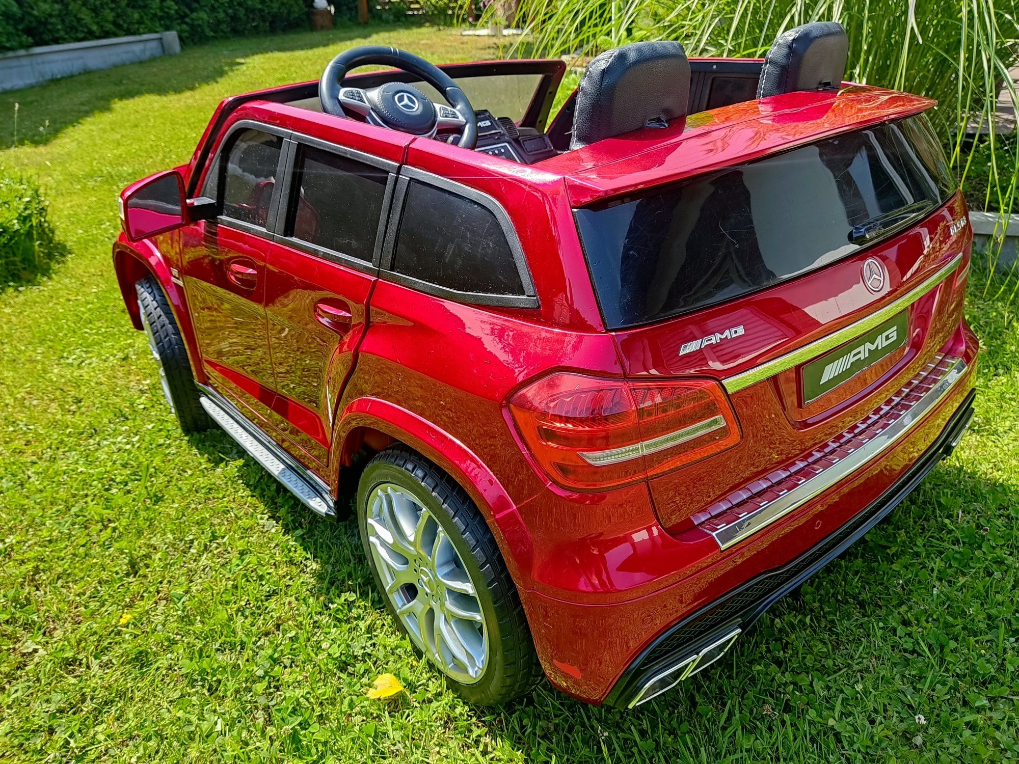Mercedes GLS 63 AMG luksusowy ogromny dwuosobowy samochód na aku