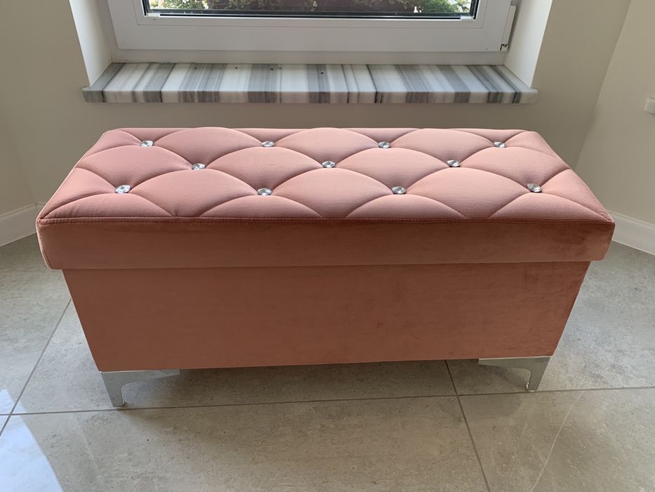 Pufa glamour do nakładania butów