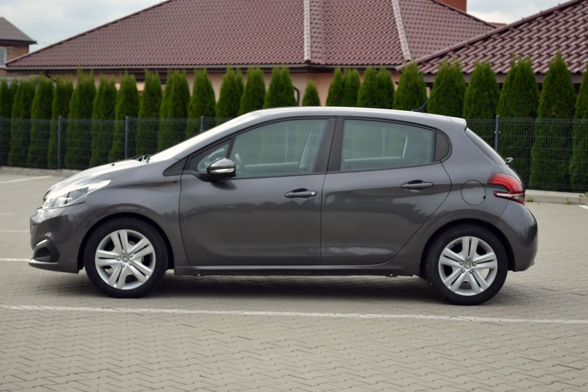 Peugeot 208 Klimatyzacja, tempomat, elektryczne szyby