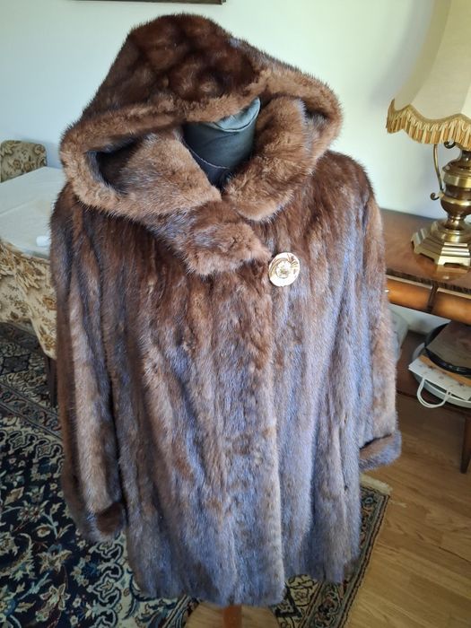 Norki.. futerko koloru brązowego z kapturem