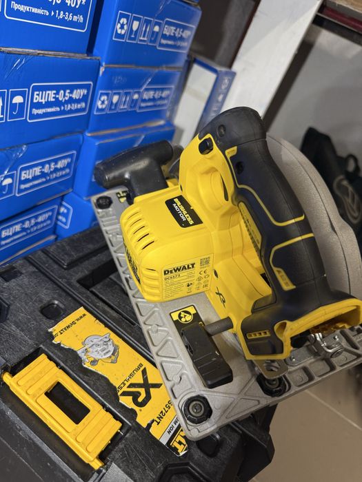 Пила дискова акумуляторна DeWALT DCS572 паркетка торцовка