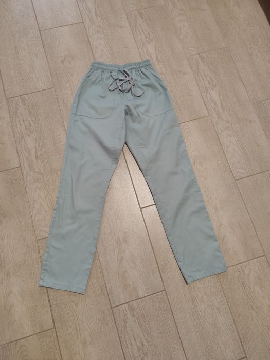 Женские медицинские брюки 40р.