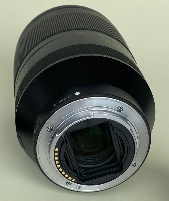 Objetiva Sony FE 24-240mm F3.5-6.3 OSS