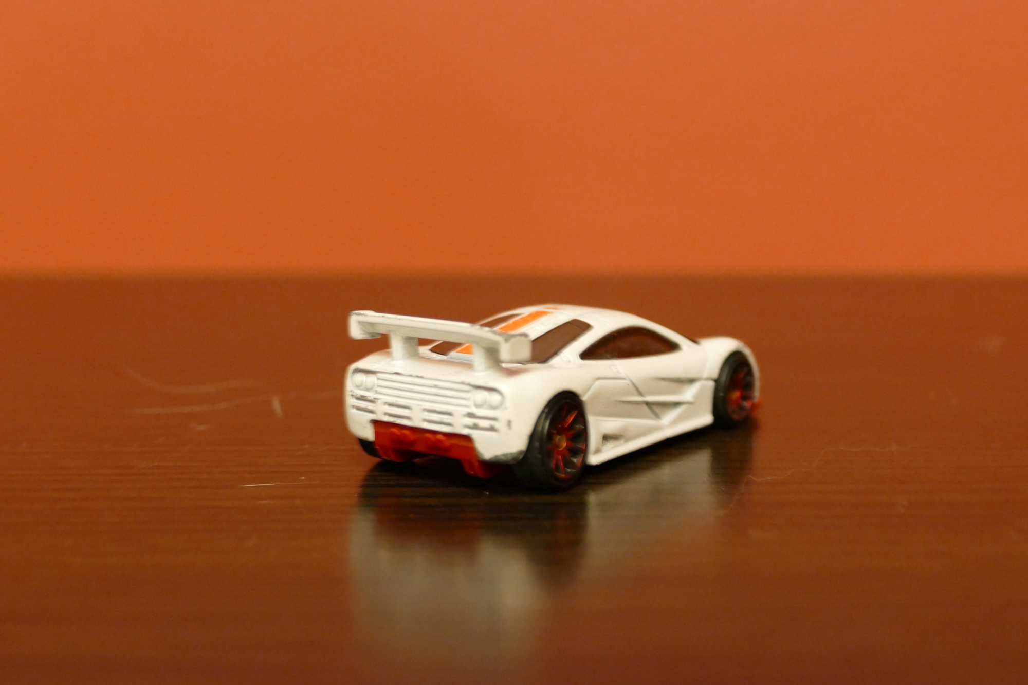 Hot Wheels autko "Resorak McLaren F1 GTR 2017