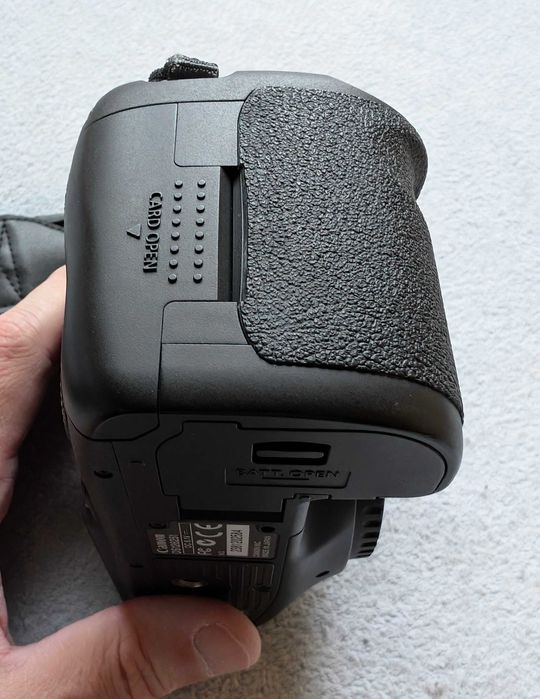 Aparat fotograficzny Canon EOS 7D lustrzanka jak NOWY tylko 27044 foto