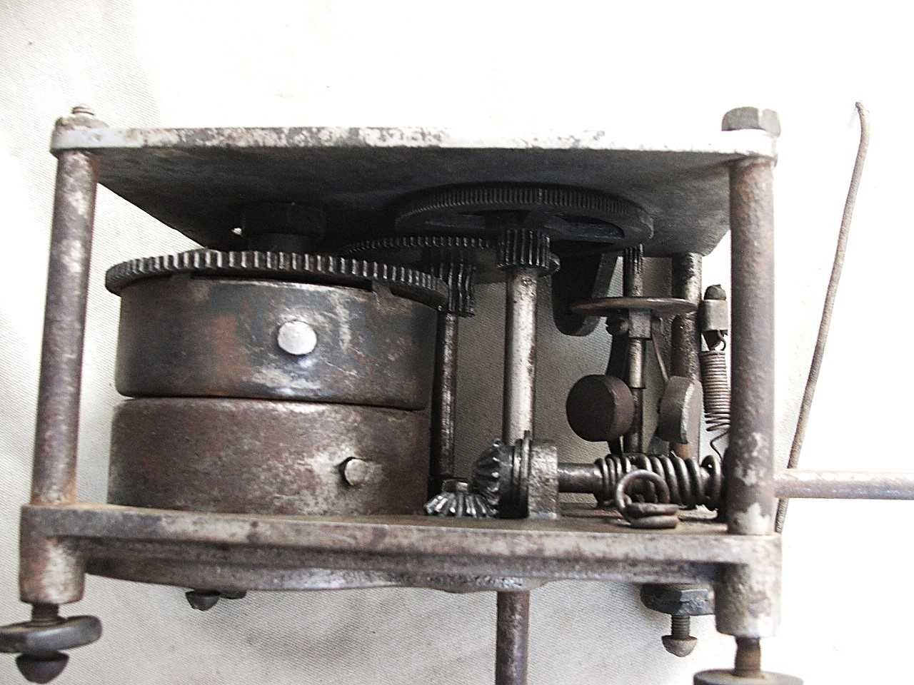 Mechanizm starego patefonu