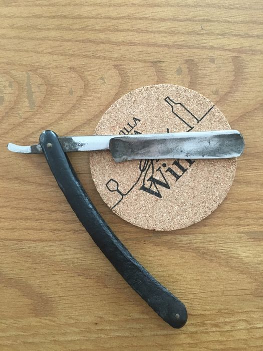 Опасна бритва Труд Вача