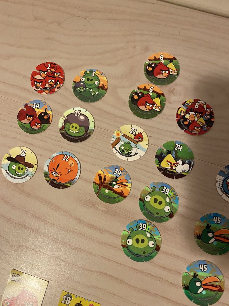 23 Tazos dos Angry Birds e 10 autocolantes