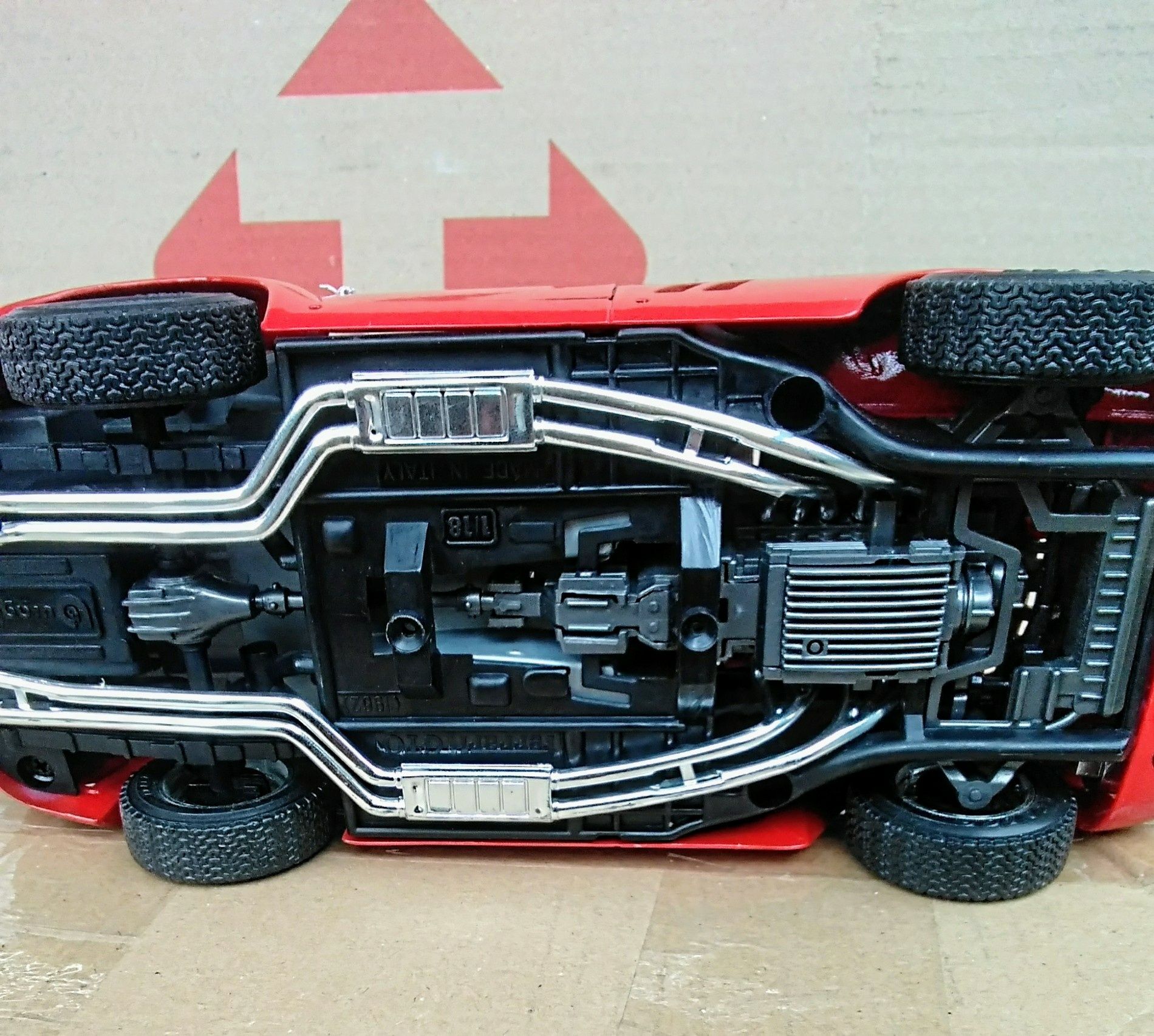 Коллекционная модель авто Ferrari GTO  (1962) 1/18
