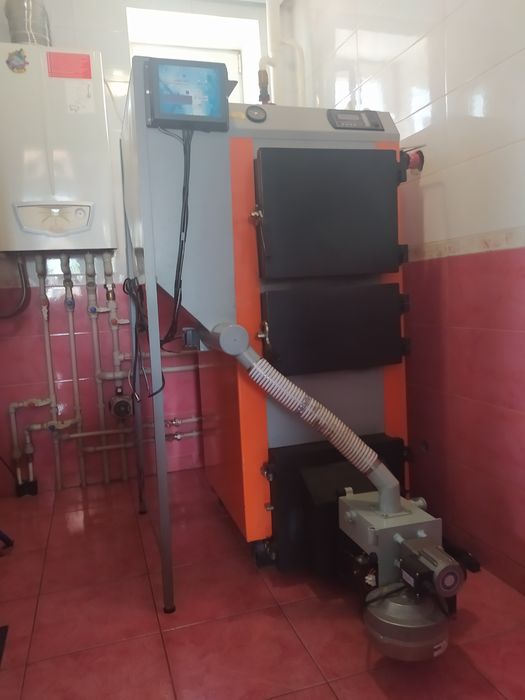 Пелетна горелка з бункером і автоматикою