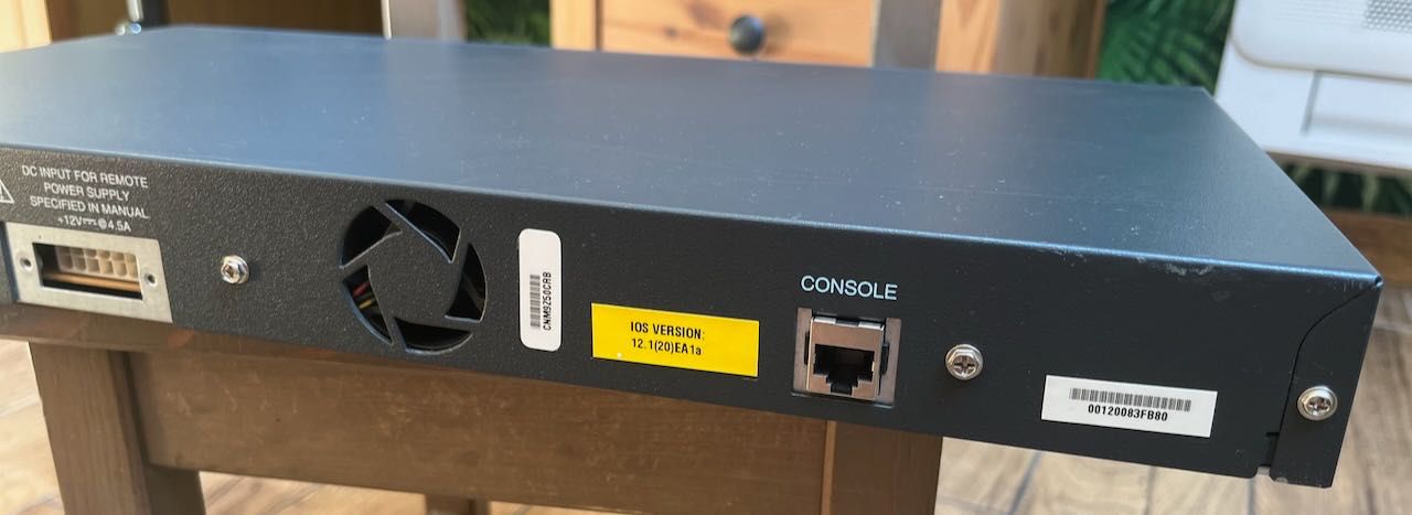 Switch Cisco Catalyst 2950 WS-C2950T-24 - 24 x 100M RJ45, 2 x 1G RJ45