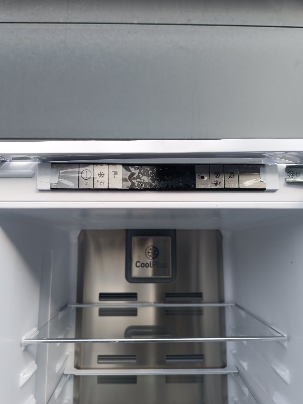 Вбудований холодильник Grundig висотою 2м