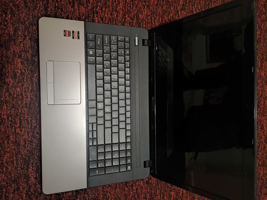 Ноутбук (Acer)Packard Bell Easynote 17.3 led екран