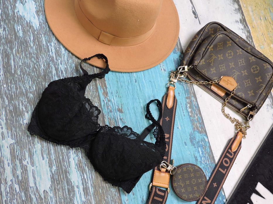 Esotiq Czarny biustonosz koronka 65E