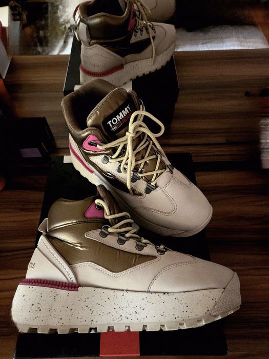 Оригінальні жіночі черевики TOMMY JEANS HYBRID FLATFORM BOOT