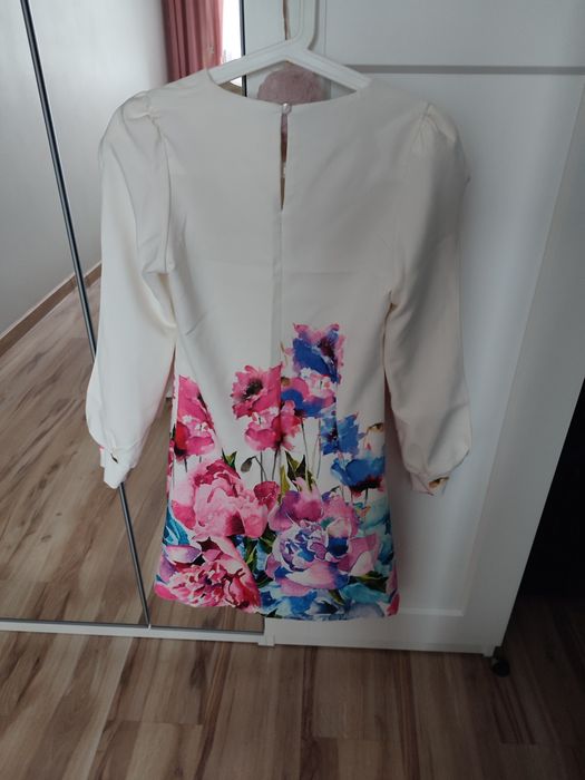 Sukienka z rozciętymi rękawami roz. 34