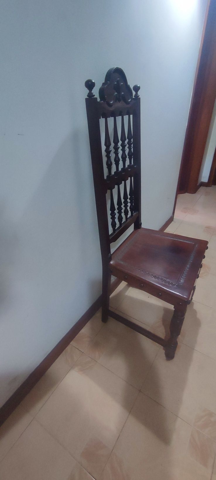 Mesa de sala de jantar + 6 cadeira em couro