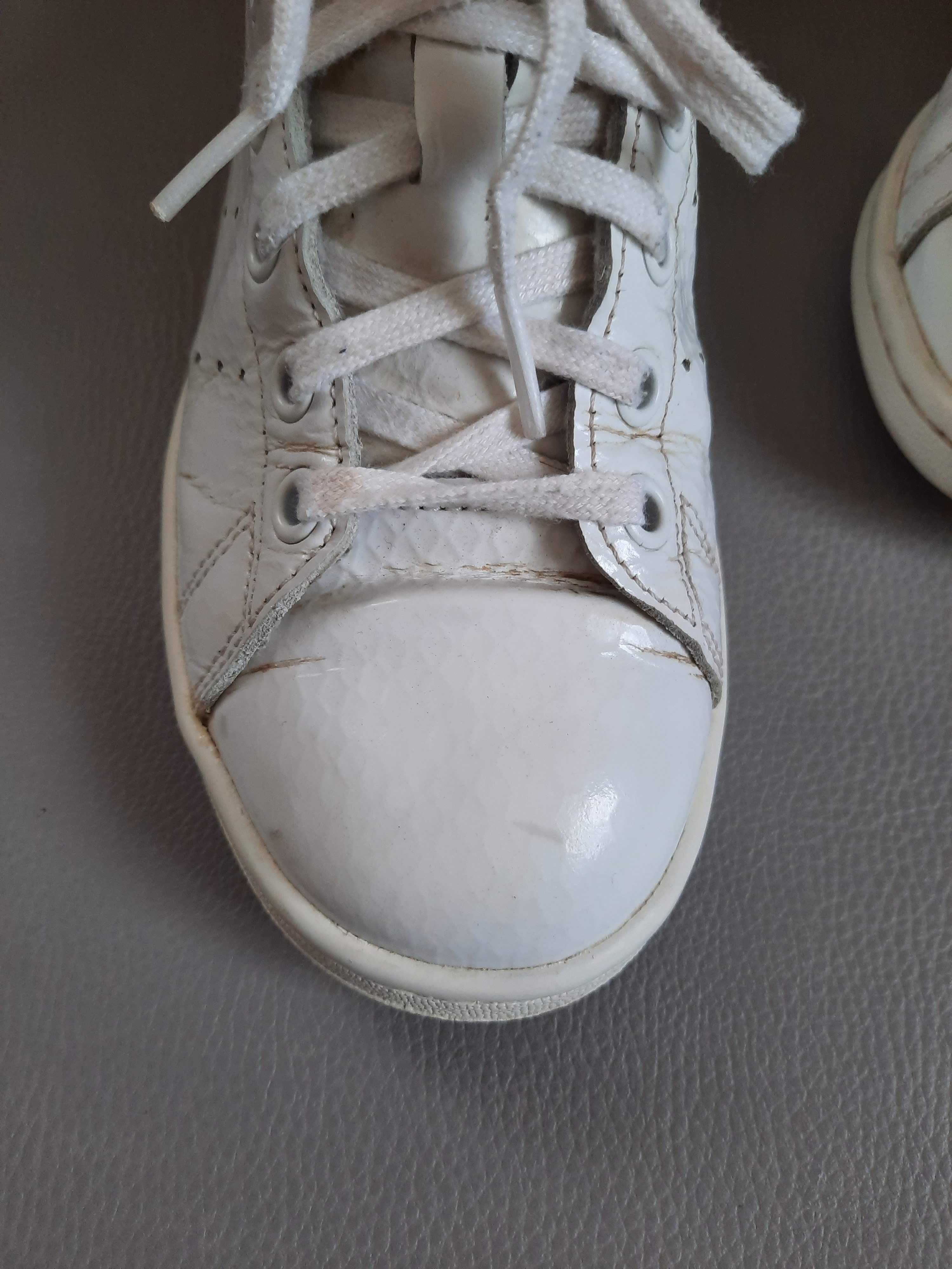 Базові білі кросівки Adidas Stan Smith
