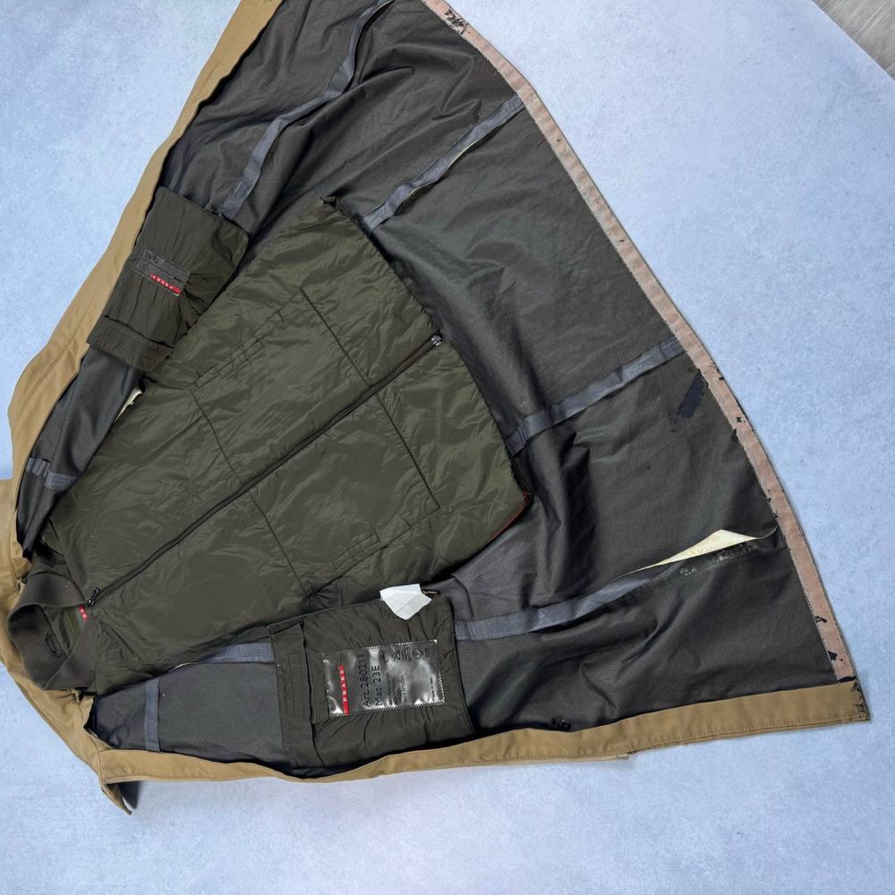 Плащ Prada red tab