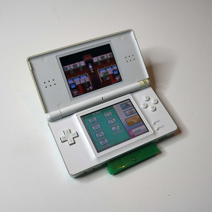 Nintendo DS Lite + Gratis Pokemon Leaf Green