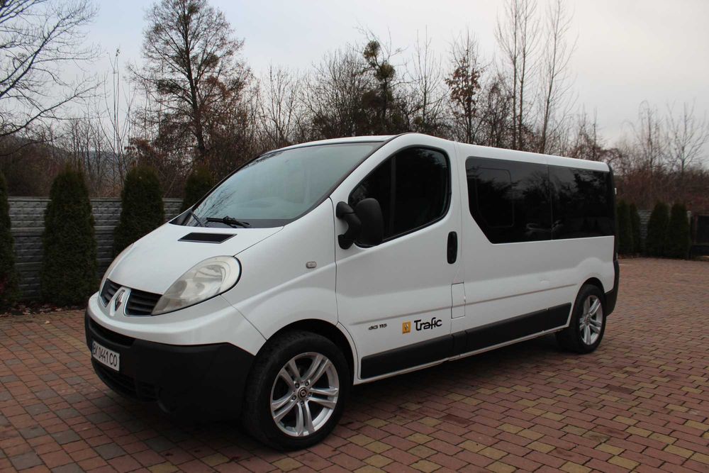 Renault Trafic 2011 оригінальний пасажир 9 мість рідна фарба