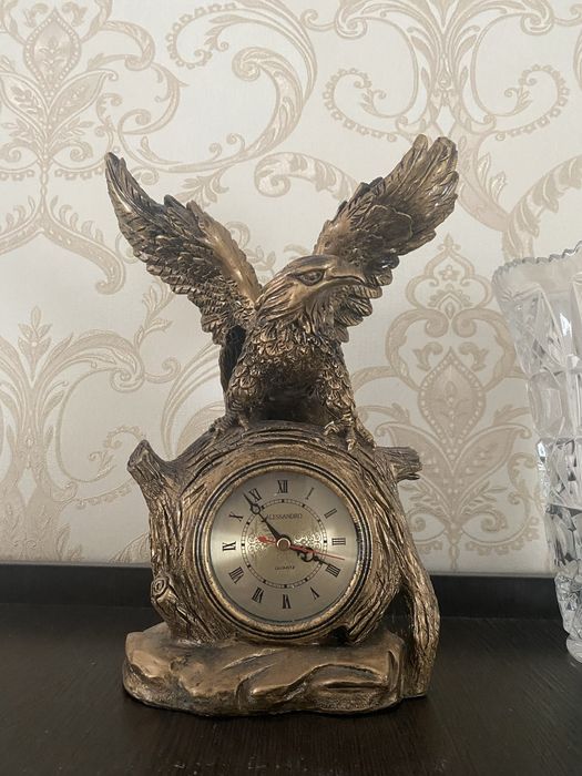 Годинник орел, працюють