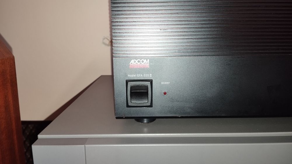 Vendo amplificador de potência ADCOM GFA 555 ll