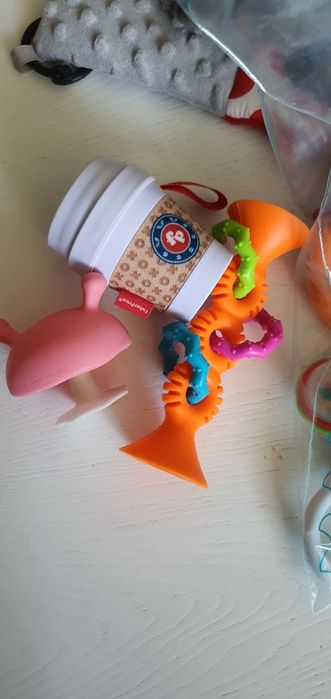 Gryzaki zawieszki lamaze mobella fisher price toys