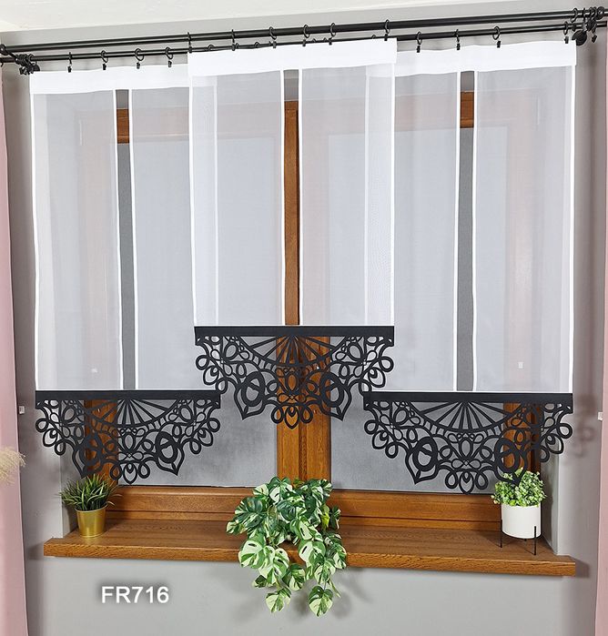 Firanki - 3 Panele Z Czarnymi Ażurami Fr716 –130 / 110 / 130