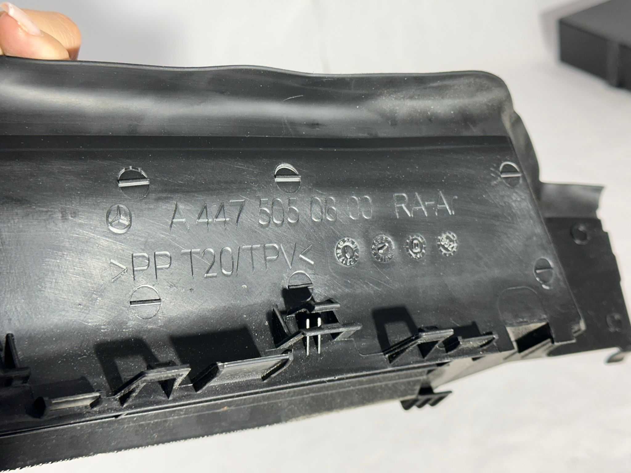 Defletor de Ar do Radiador Original  Mercedes Vito W447