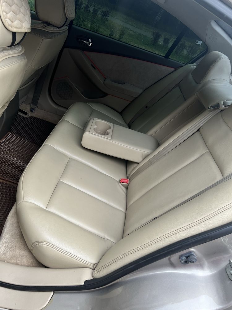 Nissan altima 2011 року