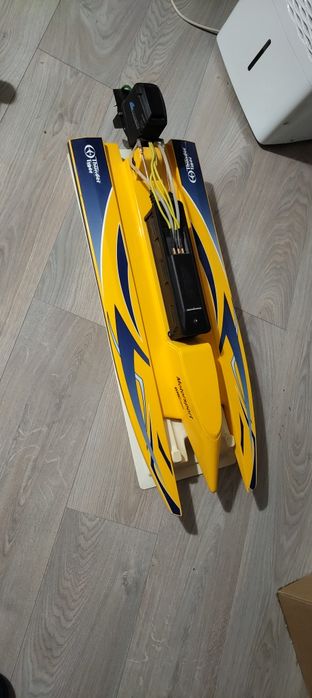 Barco rc brushless troco por material de pesca