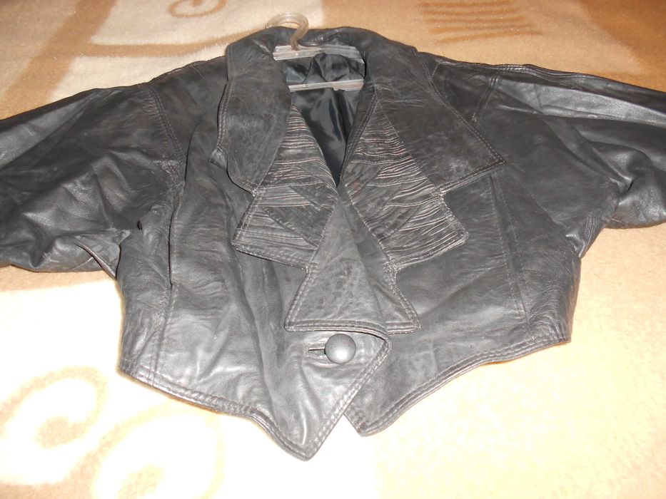 Casaco bolero em pele vintage