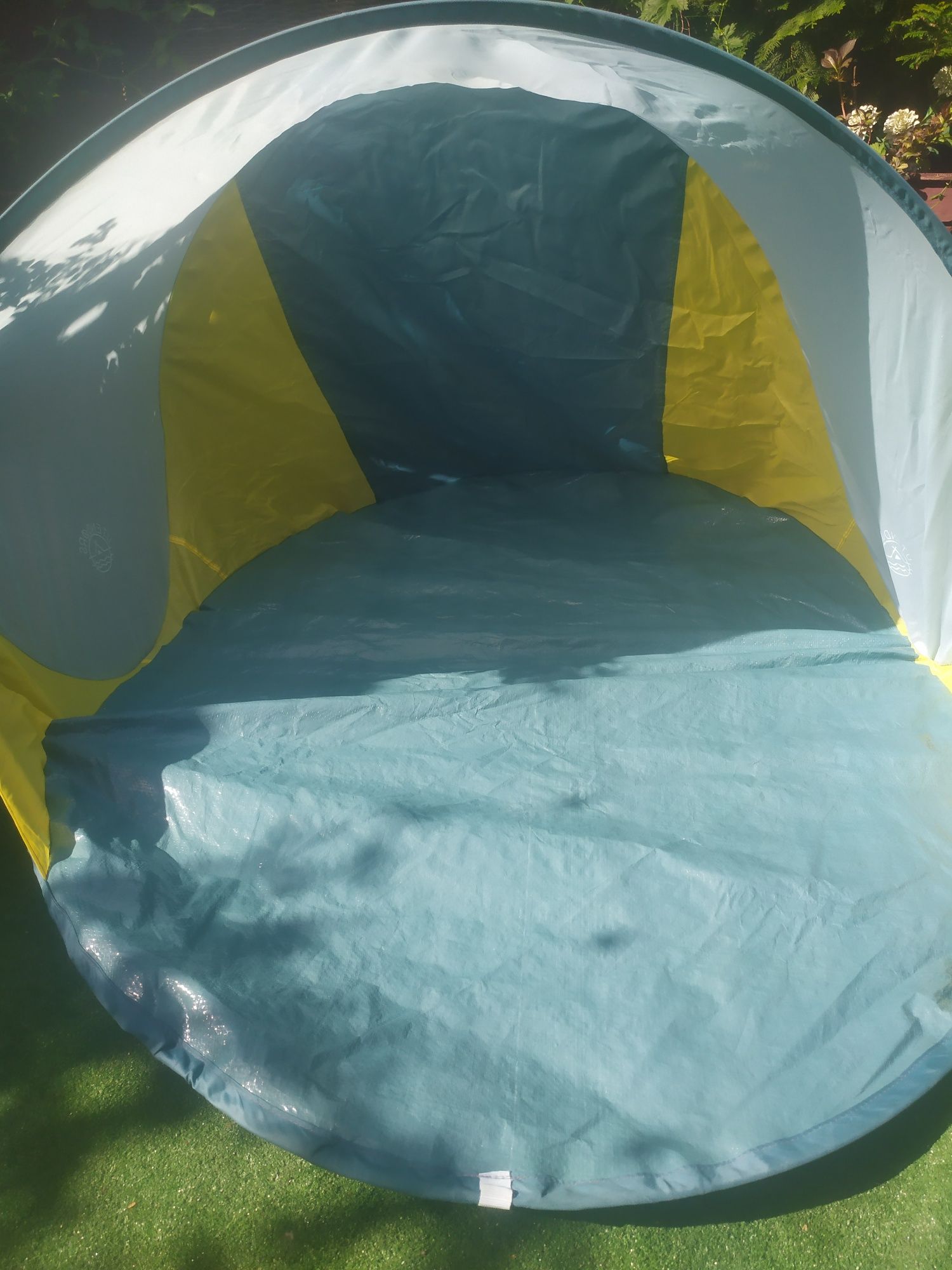 Plażowy namiot samorozkładający Utndors połamane elastyczne rurki 
kol