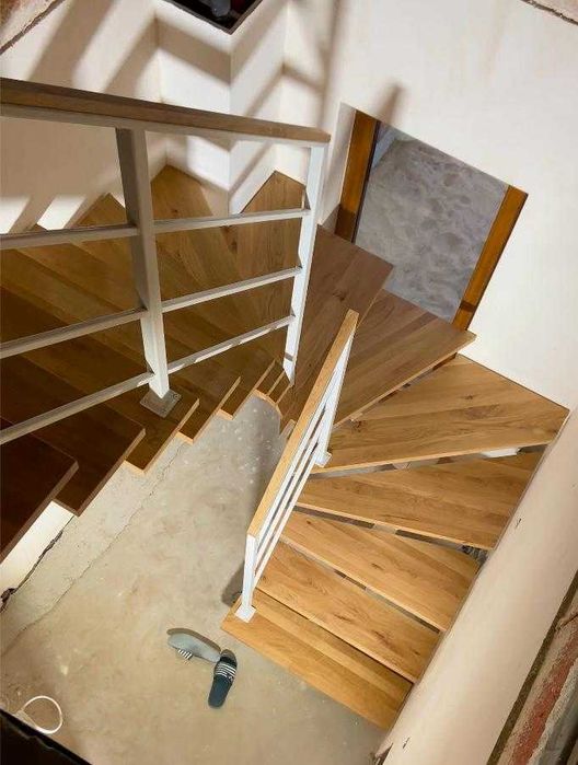 Schody metalowe, stalowe, nowoczesne, loft, na jednej belce, samonośne