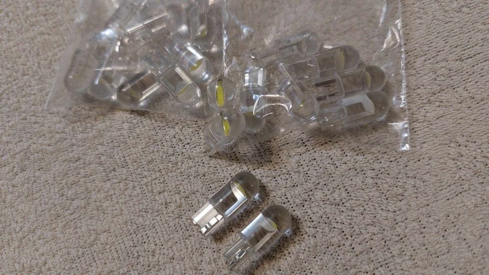 Żarówka W5W 12V LED bardzo długa żywotność biała 2 szt