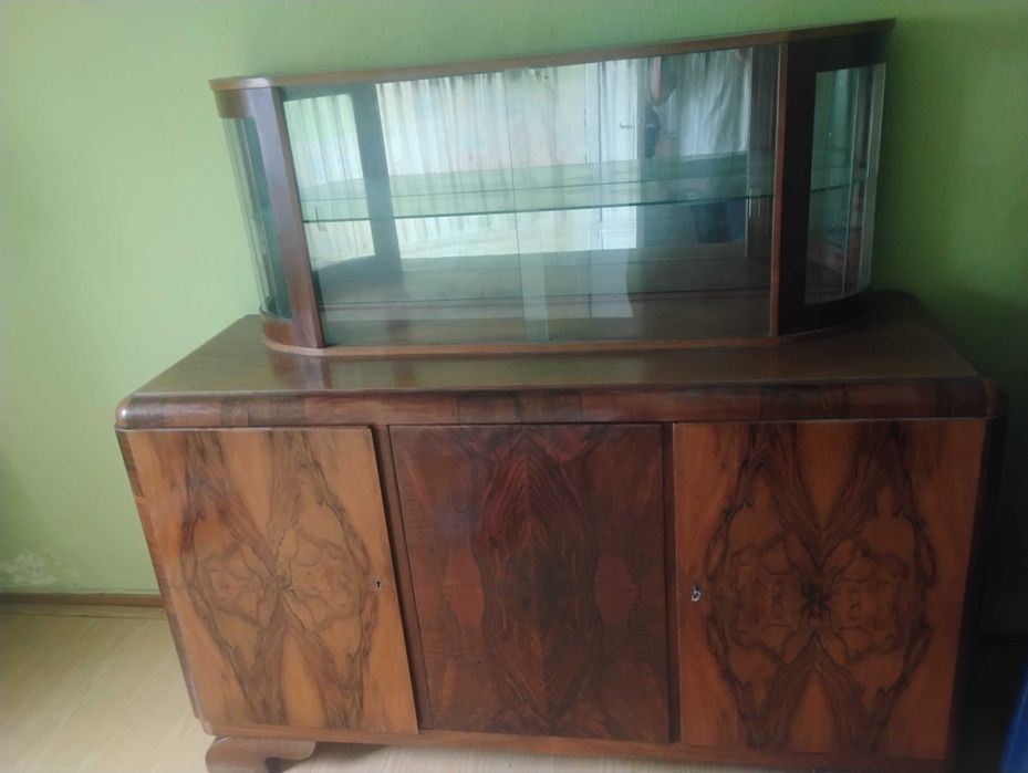 Kredens Art Deco z witryną (barkiem), fornir orzechowy, lata 30.–40