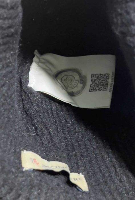 Шапка Moncler Black red