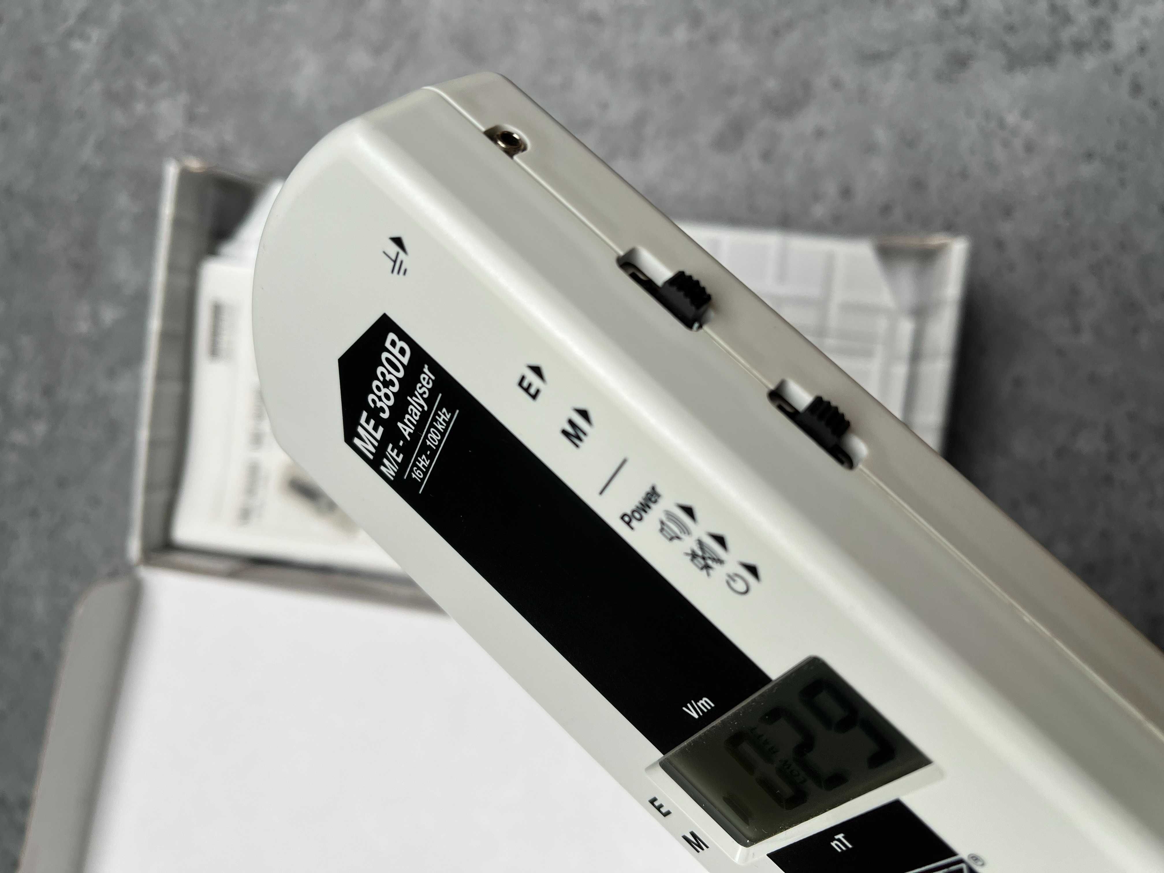 Miernik pola elektromagnetycznego Gigahertz Solutions ME 3830B,