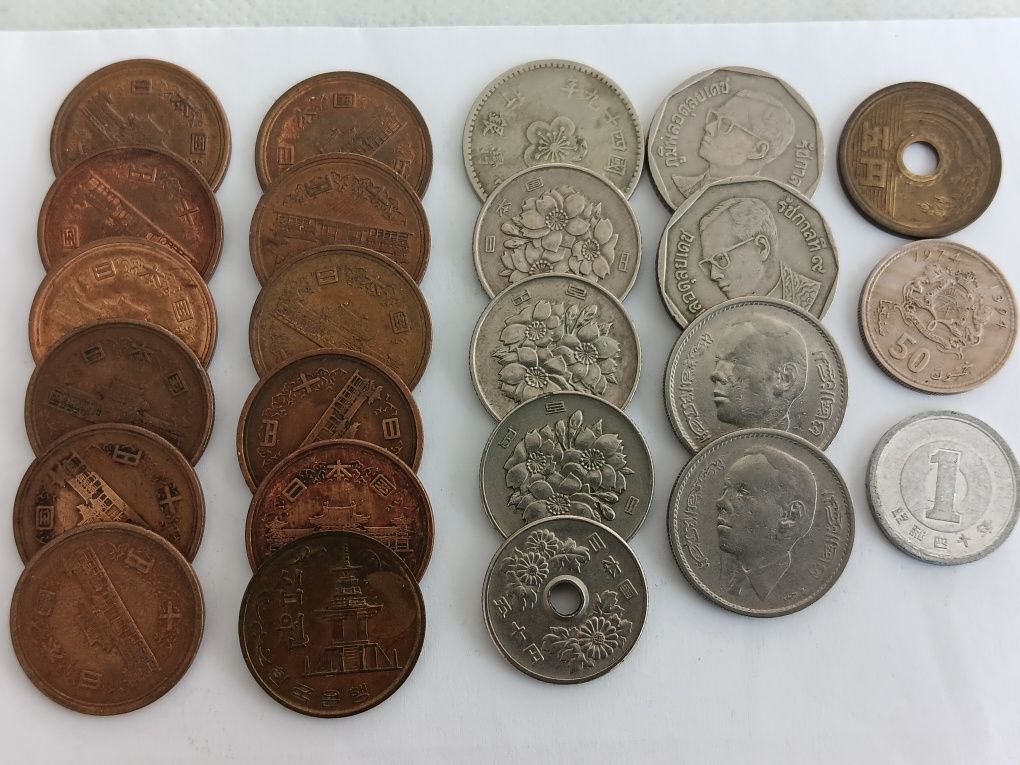 24 moedas de diversos países