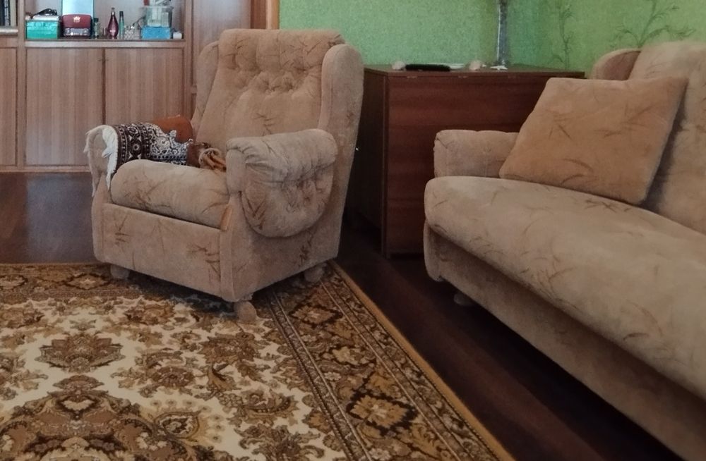 Продам диван и 2 кресла
