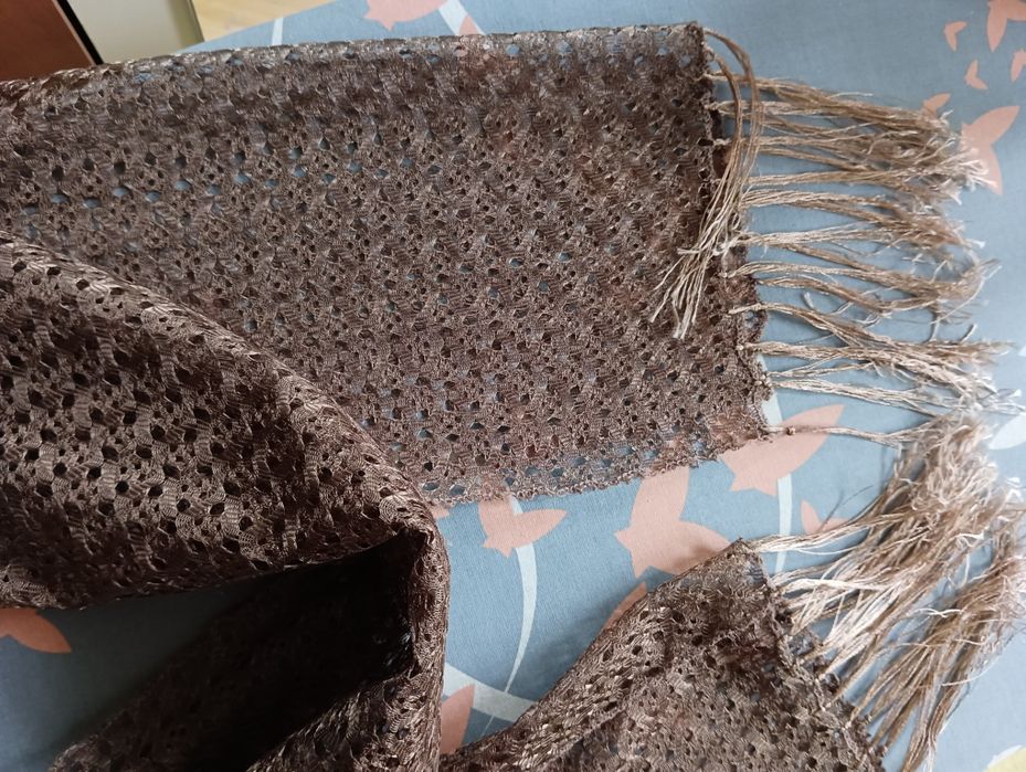 Apaszka, szalik z frędzlami w kolorze brązowym