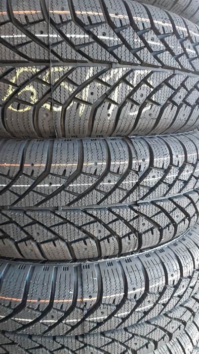 Opony Zimowe 195×65×15.Cena 170 zł.205×55×16×.Cena 175 zł.ZAPRASZAM.