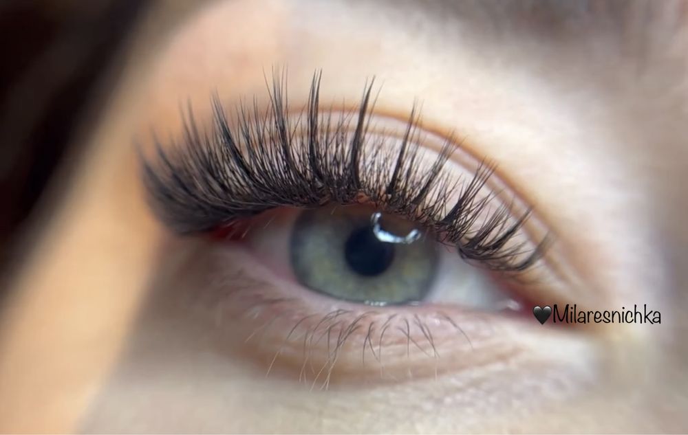 Наращивание ресниц Окрашивание бровей