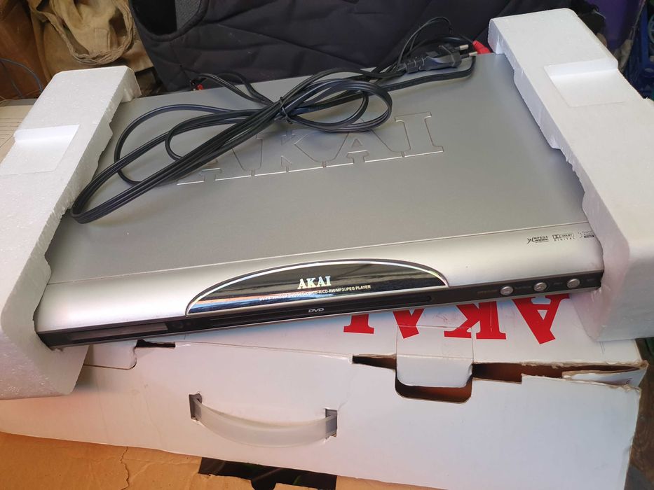 Dvd плеер Akai DV-P4780KDSM  с документами, пультом