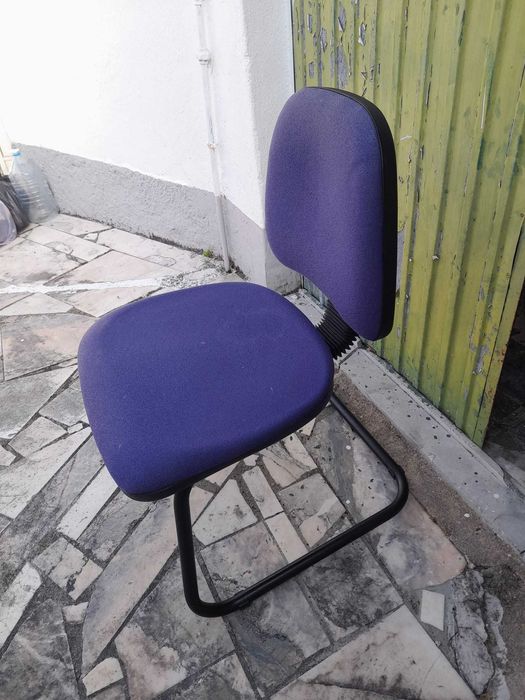 cadeira azul de escritório