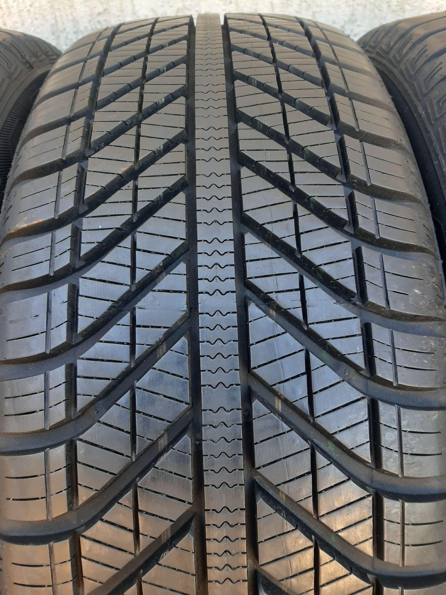 4x Opony zimowe 205/55/16 GoodYear Vector4Sasons/ 7mm / 2018r