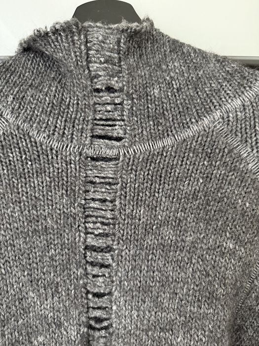 Nowy sweter ISAAC SELLAM’S jak Rick Owens