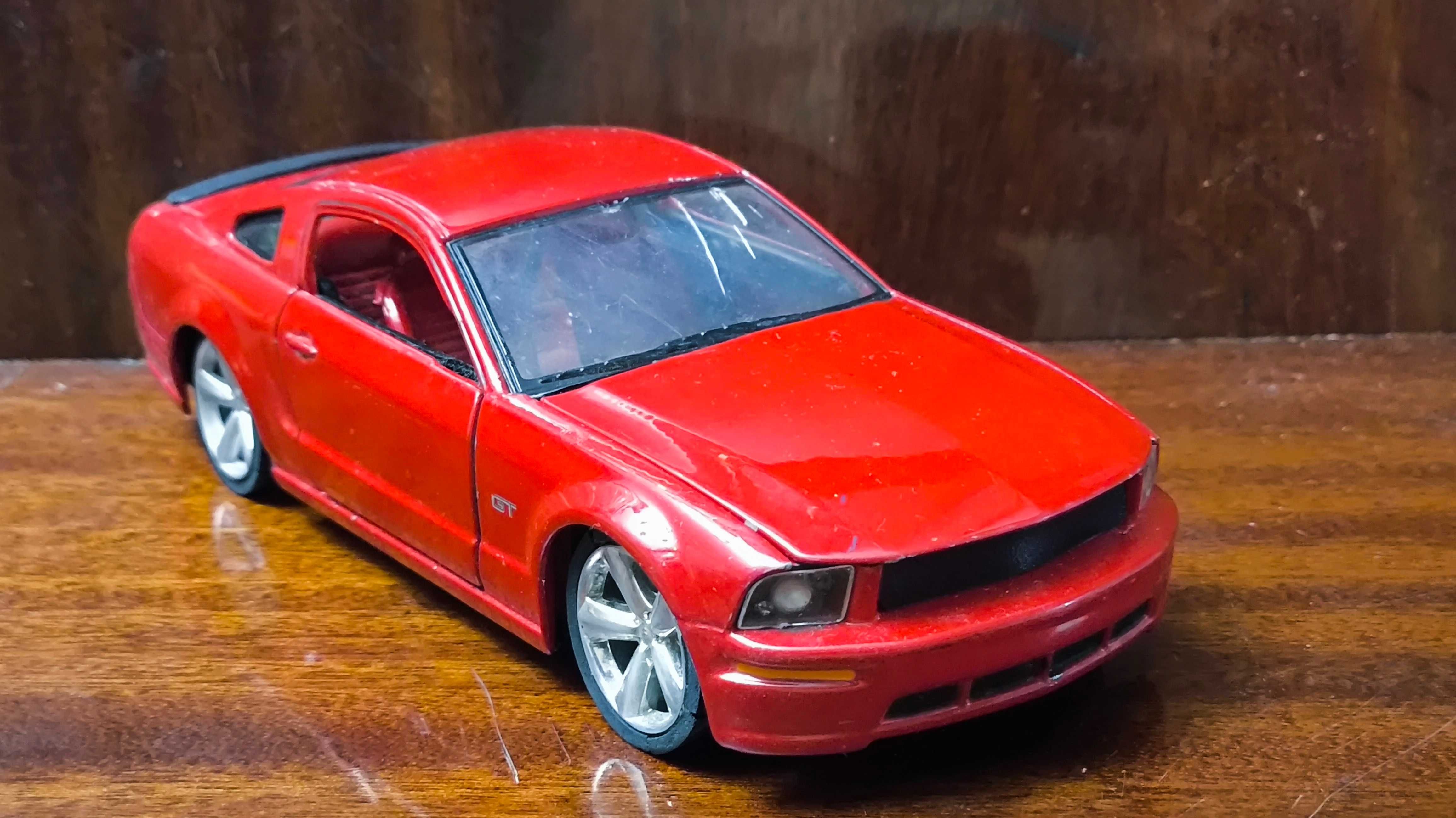 Машинка Ford Mustang GT 2006 1/24 Maisto